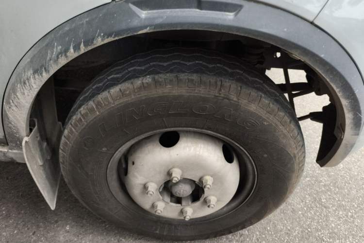 Used CHANGAN KAICHENG Shenqi T30 2024 1.6L CNG Single-Row 3.3m Standard Vehicle – Air-Conditioned Value Edition Right Front Wheel Hub
