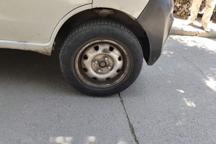 Used CHANGAN KAICHENG Star 2 2012 1.0L Value Edition JL465QH Right Front Wheel Hub