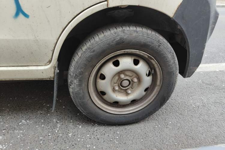 Used CHANGAN KAICHENG Star 2 2012 1.0L Value Edition JL465QH Right Front Wheel Hub