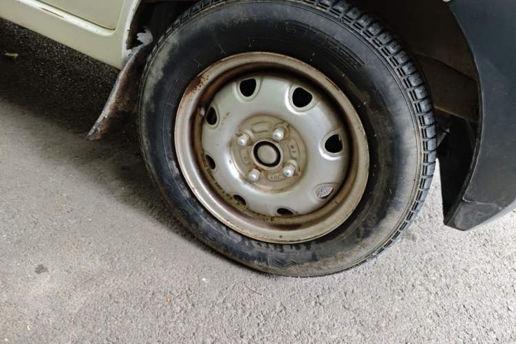 Used CHANGAN KAICHENG Star 2 2012 1.0L Value Edition JL465QH Right Front Wheel Hub