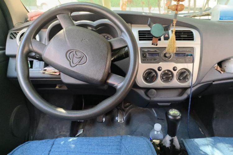 Used CHANGAN KAICHENG Star 2013 1.2L New Changan Star CNG Base Model JL473QE Center Console