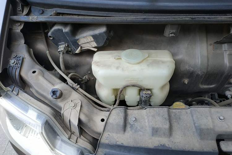 Used CHANGAN KAICHENG Star 3 2015 1.0L Value Edition Non-Air-Conditioned C10 Engine Bay Right