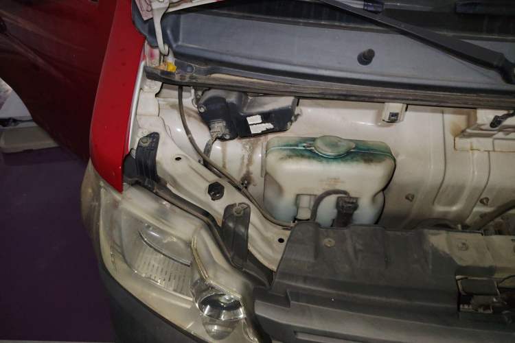 Used CHANGAN KAICHENG Star 3 2015 1.2L Base Model Non-Air-Conditioned EA12V Engine Bay Right