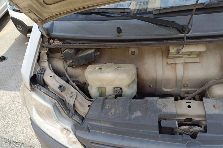 Used CHANGAN KAICHENG Star 3 2015 1.0L Value Edition Non-Air-Conditioned C10 Engine Bay Right