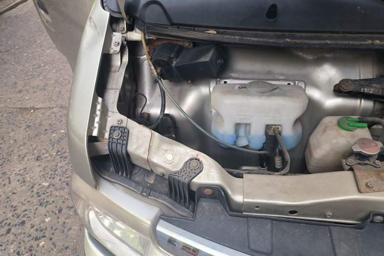 Used CHANGAN KAICHENG Star 9 2015 1.5L Base Version 4G15S Engine Bay Right