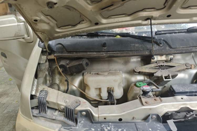 Used CHANGAN KAICHENG Star 9 2015 1.5L Base Version 4G15S Engine Bay Right