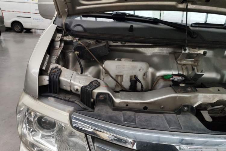 Used CHANGAN KAICHENG Star 9 2015 1.5L Base Version 4G15S Engine Bay Right