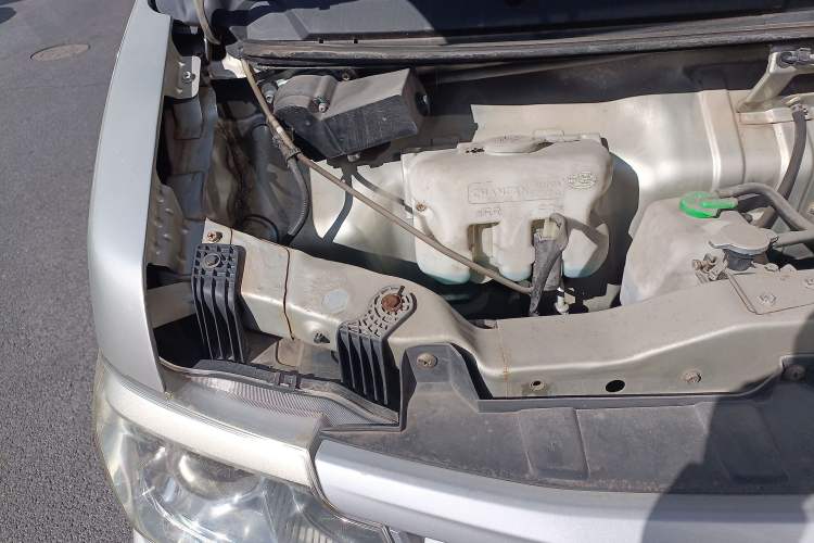 Used CHANGAN KAICHENG Star 9 2015 1.5L Base Version 4G15S Engine Bay Right