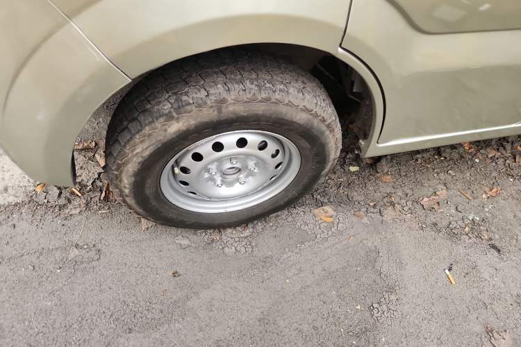 Used CHANGAN KAICHENG Star 9 2015 1.5L Base Version 4G15S Left Front Wheel Hub