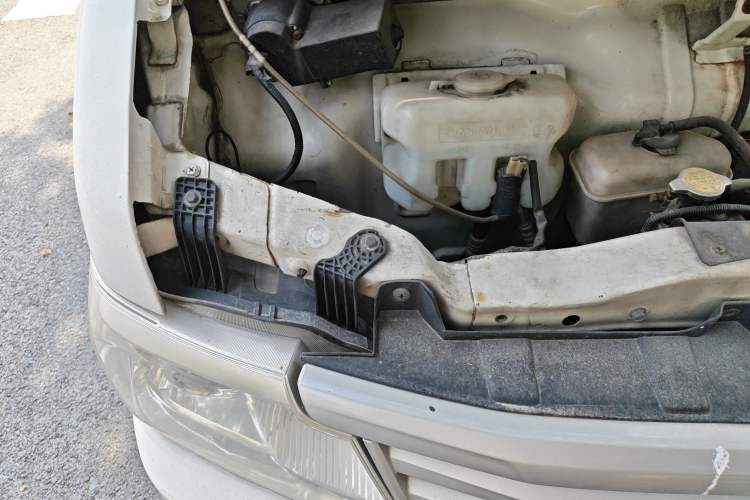 Used CHANGAN KAICHENG Star 9 2015 1.5L Base Version 4G15S Engine Bay Right