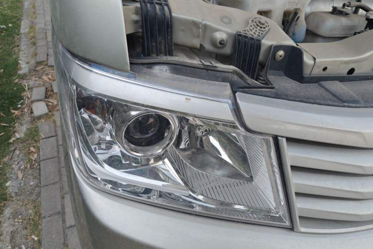 Used CHANGAN KAICHENG Star 9 2020 1.5L Base Model 7-Seater Passenger Vehicle China VI Emission Standard DAM15KR Right Front Headlight