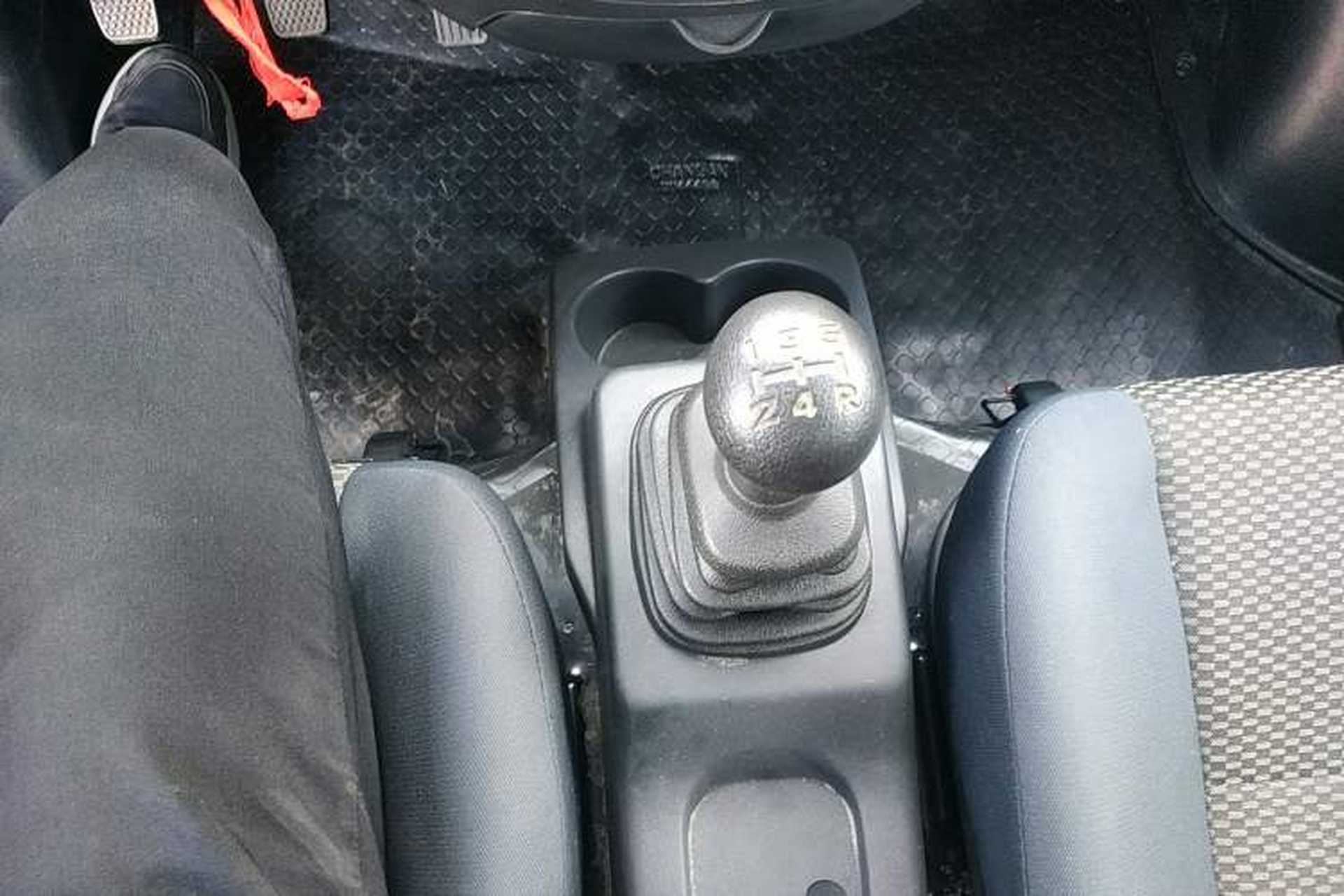 Used CHANGAN KAICHENG Star 9 2020 1.5L Standard Van Transporter 2-Seater China VI Emission Standard DAM15KR Gear Lever