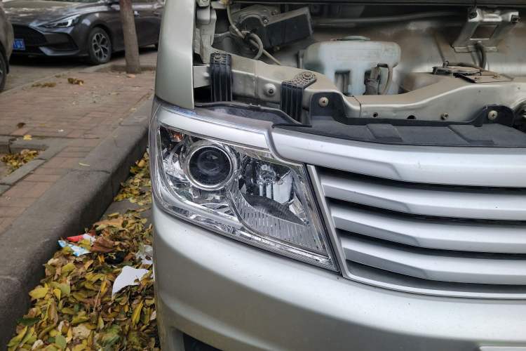 Used CHANGAN KAICHENG Star 9 2020 1.5L Base Model 5-Seater Passenger Vehicle China VI Emission Standard DAM15KR Right Front Headlight