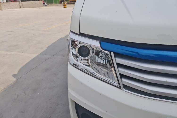 Used CHANGAN KAICHENG Star 9EV 2024 All-Electric Comfort-Grade 7-Seater Bus with 35.9 kWh Right Front Headlight