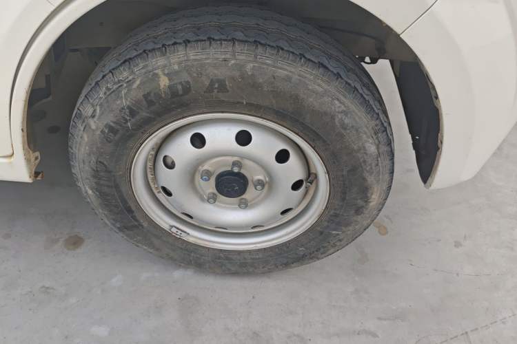 Used CHANGAN KAICHENG Star 9EV 2024 All-Electric Comfort-Grade 7-Seater Bus with 35.9 kWh Right Front Wheel Hub