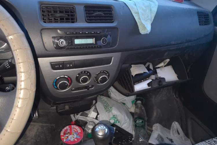 Used CHANGAN KAICHENG Taurus 2011 1.3L Standard Version Audio And AC Panel