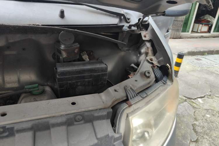 Used CHANGAN KAICHENG Taurus 2011 1.3L Supreme Model Engine Bay Left