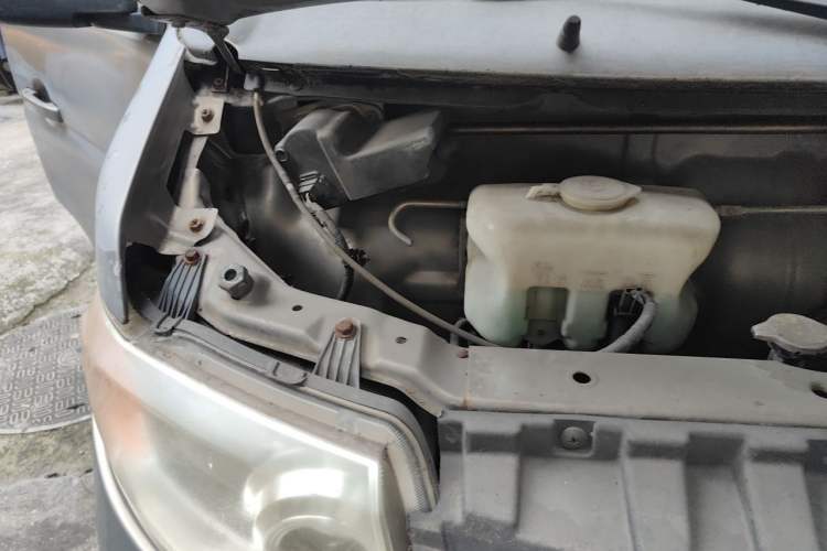 Used CHANGAN KAICHENG Taurus 2011 1.3L Supreme Model Engine Bay Right