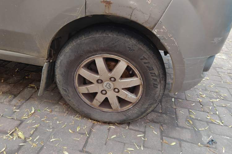 Used CHANGAN KAICHENG Taurus 2011 1.3L Comfort Model Right Front Wheel Hub
