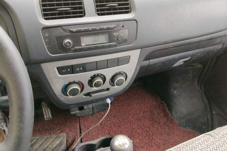 Used CHANGAN KAICHENG Taurus 2011 1.3L Standard Version Audio And AC Panel