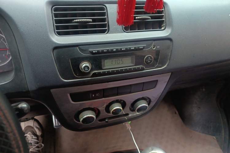 Used CHANGAN KAICHENG Taurus 2011 1.3L Standard Version Audio And AC Panel