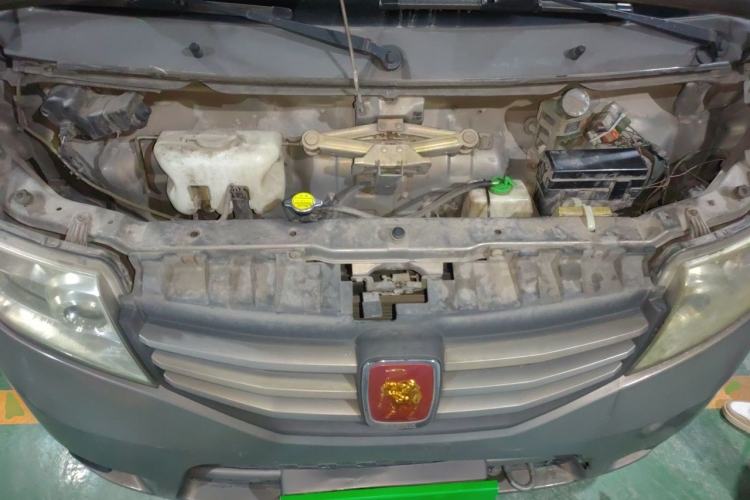 Used CHANGAN KAICHENG Taurus 2011 1.3L Standard Version Engine Bay