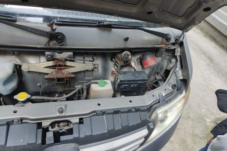 Used CHANGAN KAICHENG Taurus 2011 1.3L Standard Version Engine Bay Left