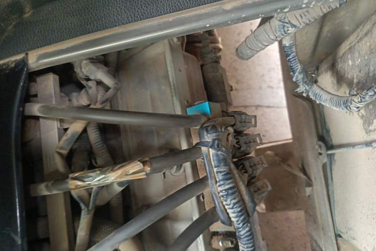 Used CHANGAN KAICHENG Taurus 2011 1.3L Standard Version Engine Bay Left