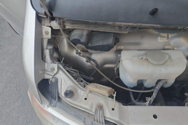 Used CHANGAN KAICHENG Taurus 2011 1.3L Comfort Model Engine Bay Right