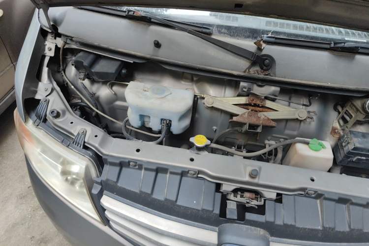 Used CHANGAN KAICHENG Taurus 2011 1.3L Standard Version Engine Bay Right