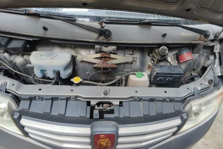 Used CHANGAN KAICHENG Taurus 2011 1.3L Standard Version Engine Bay