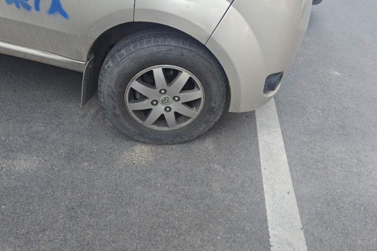 Used CHANGAN KAICHENG Taurus 2011 1.3L Comfort Model Right Front Wheel Hub