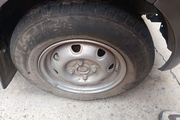 Used CHANGAN KAICHENG Taurus 2011 1.3L Standard Version Right Front Wheel Hub