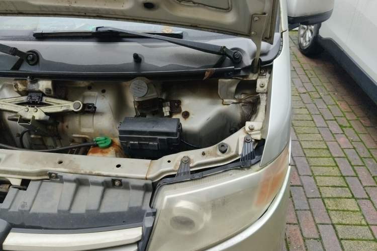 Used CHANGAN KAICHENG Taurus 2011 1.3L Standard Version Engine Bay Left