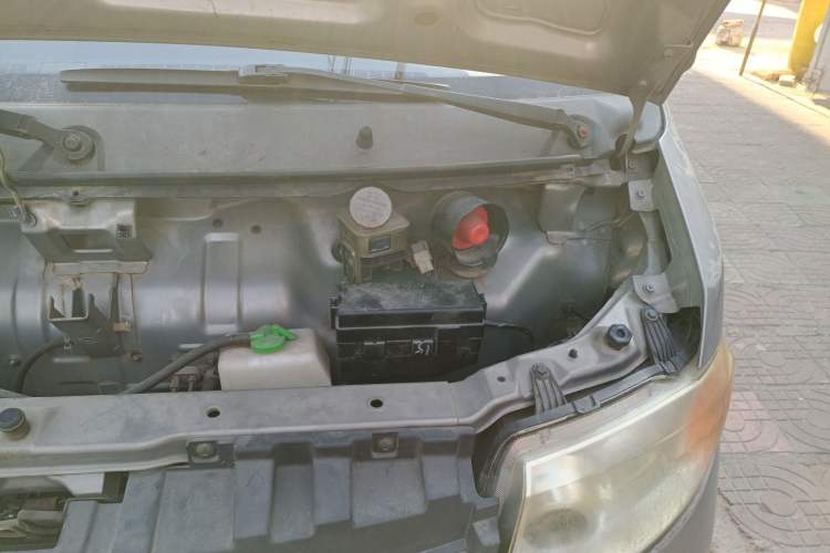 Used CHANGAN KAICHENG Taurus 2011 1.3L Standard Version Engine Bay Left