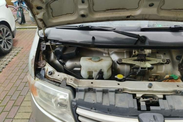 Used CHANGAN KAICHENG Taurus 2011 1.3L Standard Version Engine Bay Right
