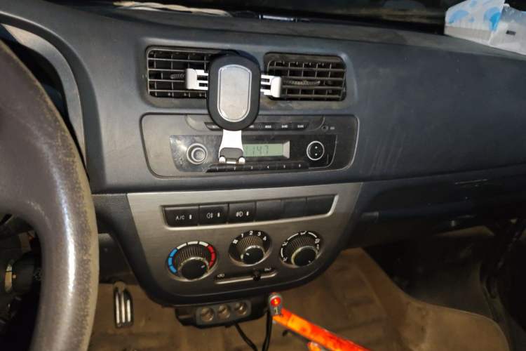 Used CHANGAN KAICHENG Taurus 2011 1.3L Standard Version Audio And AC Panel