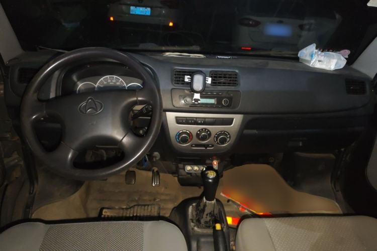 Used CHANGAN KAICHENG Taurus 2011 1.3L Standard Version Center Console