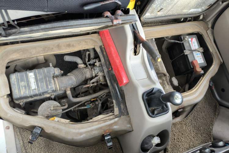 Used CHANGAN KAICHENG Taurus 2011 1.3L Comfort Model Engine Bay