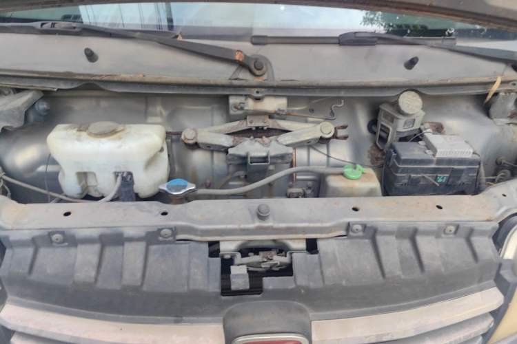 Used CHANGAN KAICHENG Taurus 2011 1.3L Comfort Model Engine Bay