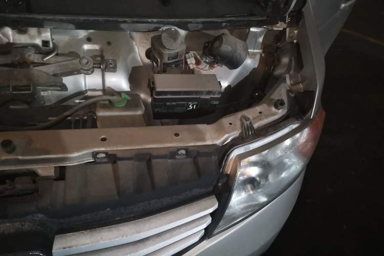 Used CHANGAN KAICHENG Taurus 2011 1.3L Standard Version Engine Bay Left