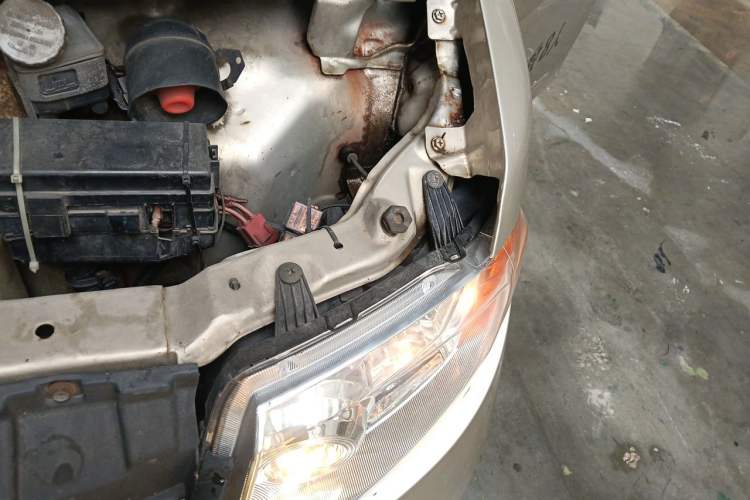 Used CHANGAN KAICHENG Taurus 2011 1.3L Comfort Model Engine Bay Left