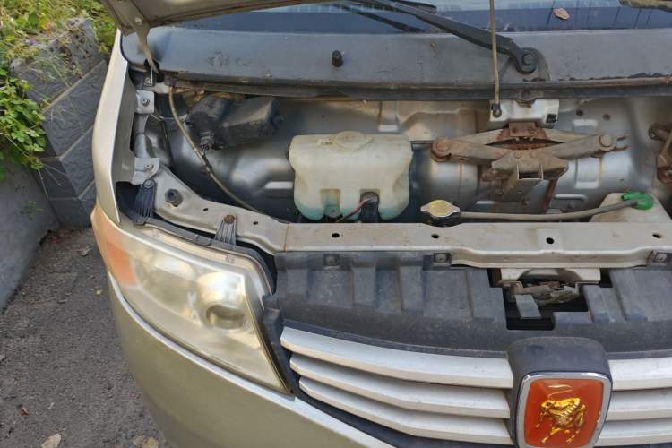 Used CHANGAN KAICHENG Taurus 2011 1.3L Comfort Model Engine Bay Right