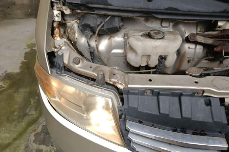 Used CHANGAN KAICHENG Taurus 2011 1.3L Comfort Model Engine Bay Right