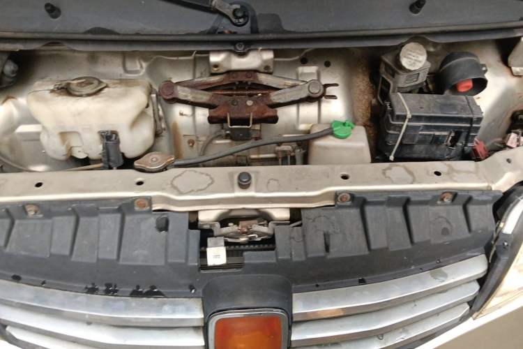 Used CHANGAN KAICHENG Taurus 2011 1.3L Comfort Model Engine Bay