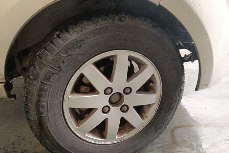 Used CHANGAN KAICHENG Taurus 2011 1.3L Comfort Model Right Front Wheel Hub