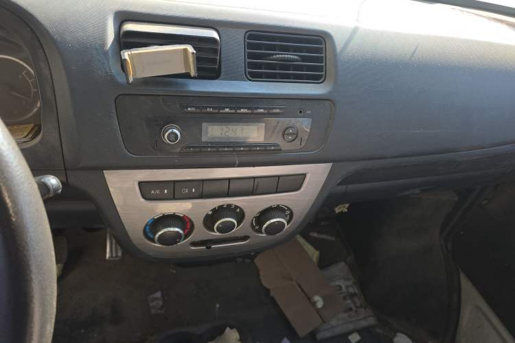 Used CHANGAN KAICHENG Taurus 2011 1.3L Standard Version Audio And AC Panel