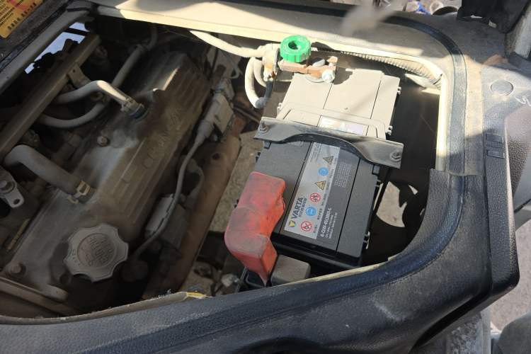 Used CHANGAN KAICHENG Taurus 2011 1.3L Standard Version Engine Bay Left