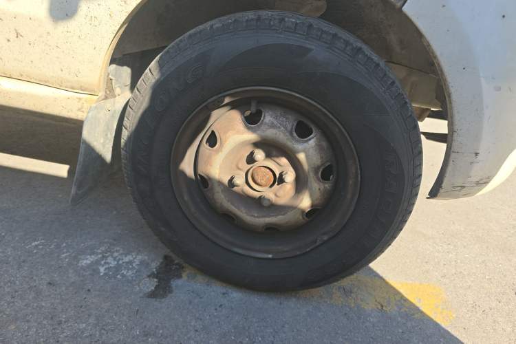 Used CHANGAN KAICHENG Taurus 2011 1.3L Standard Version Right Front Wheel Hub