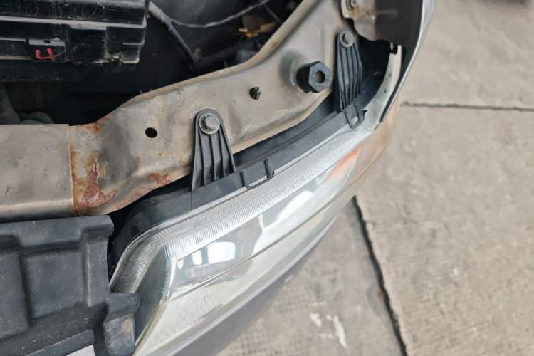 Used CHANGAN KAICHENG Taurus 2011 1.3L Standard Version Engine Bay Left